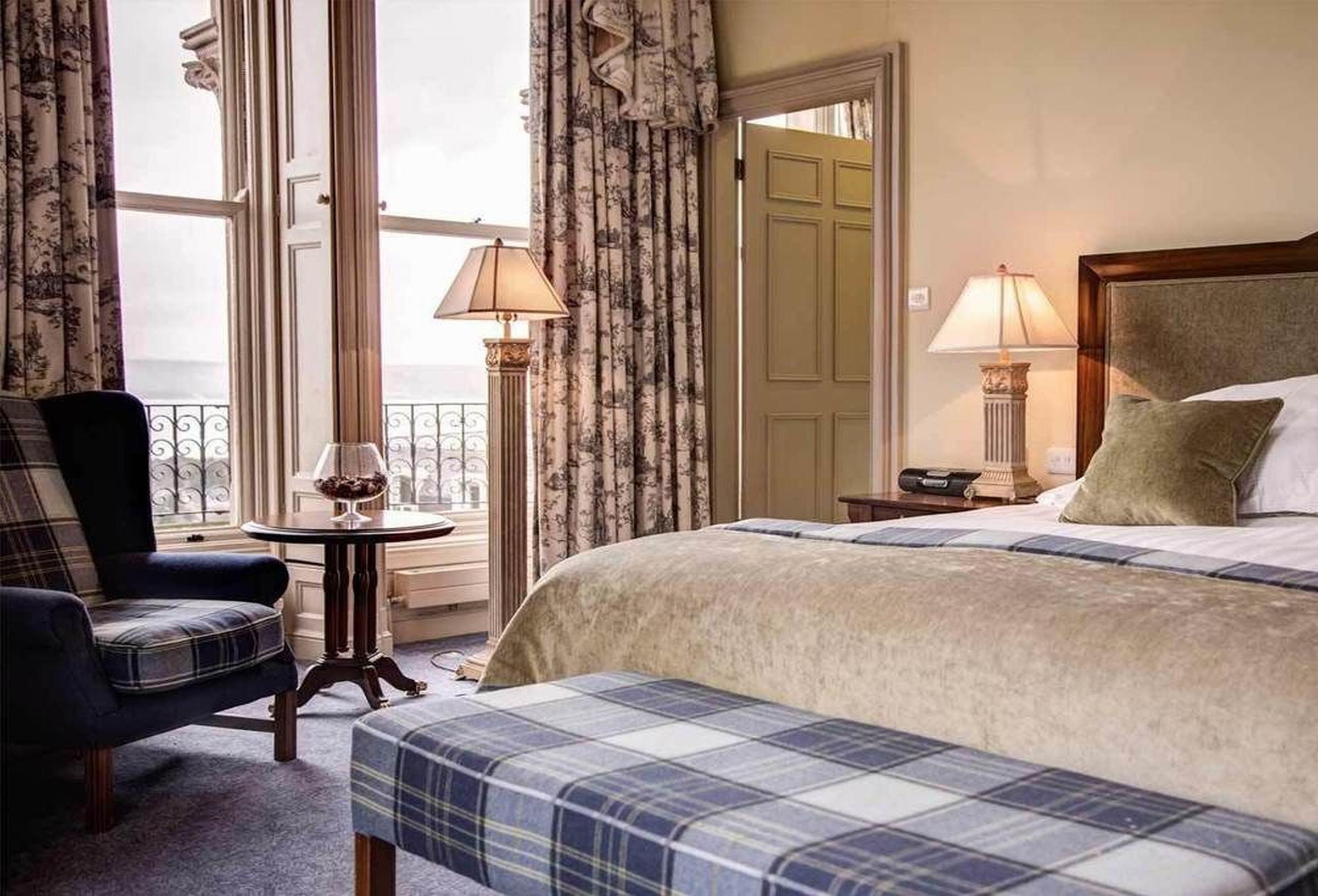 The Culloden Estate And Spa Холівуд Екстер'єр фото A bedroom at the hotel