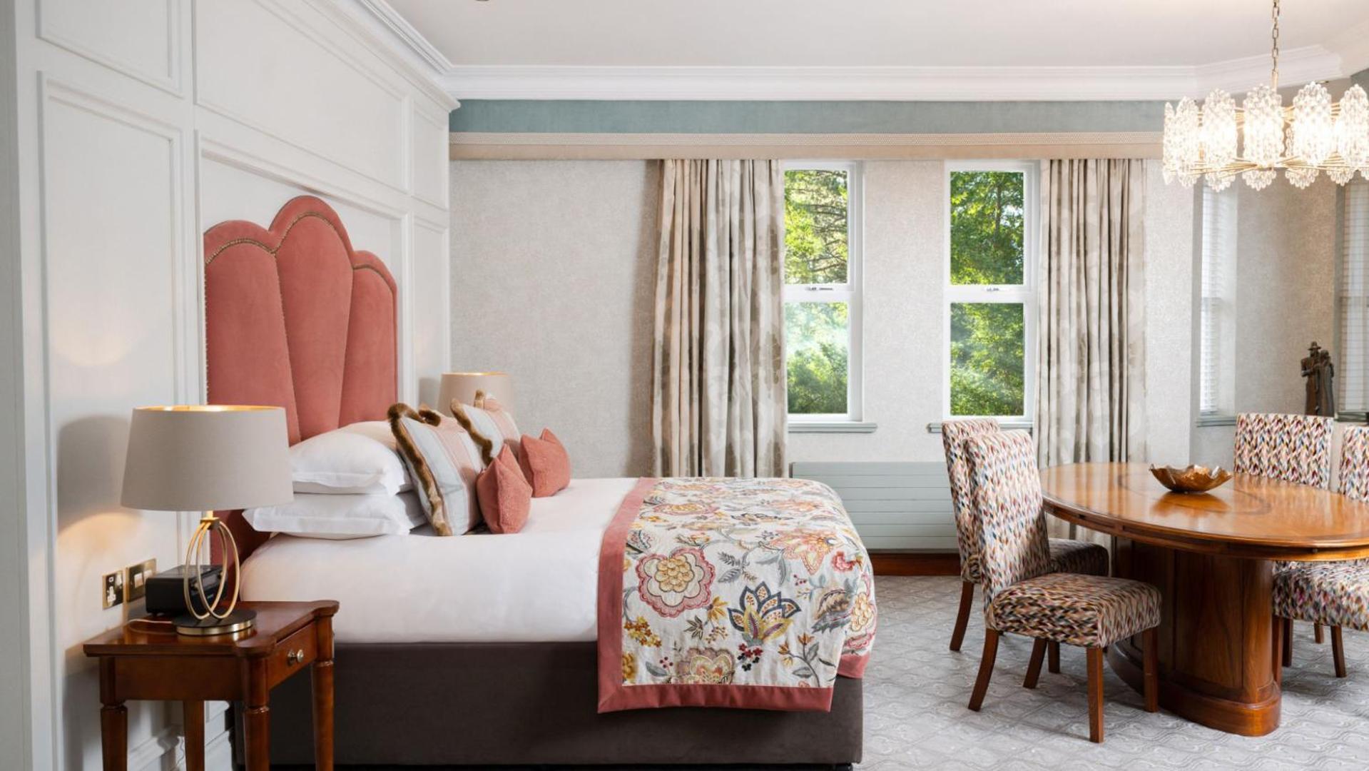 The Culloden Estate And Spa Холівуд Екстер'єр фото A bedroom at the hotel