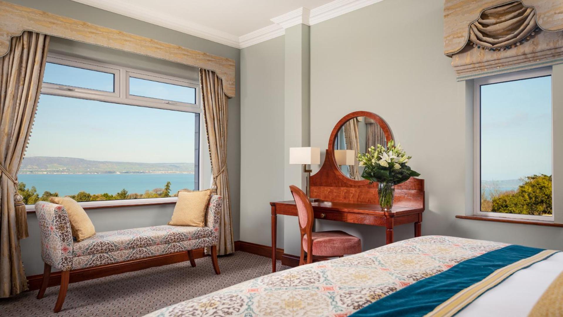 The Culloden Estate And Spa Холівуд Екстер'єр фото A bedroom at the hotel