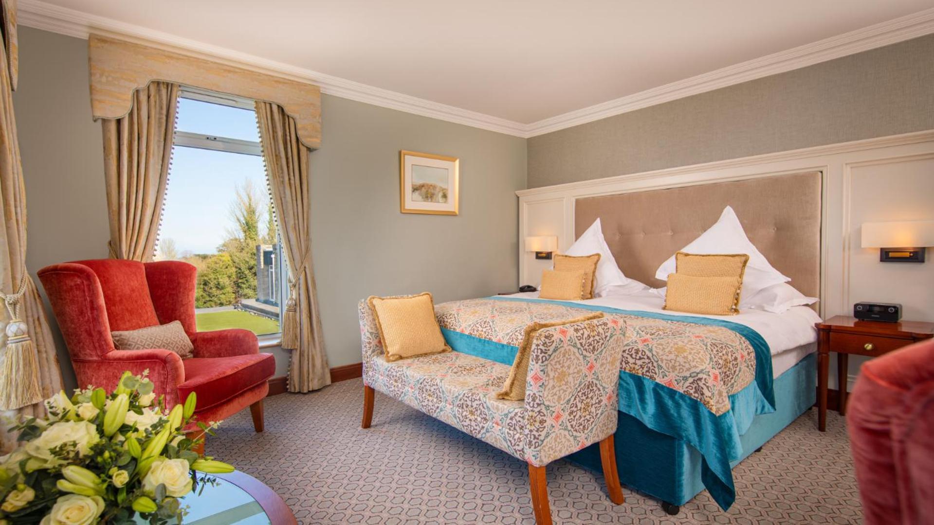 The Culloden Estate And Spa Холівуд Екстер'єр фото A bedroom at the hotel