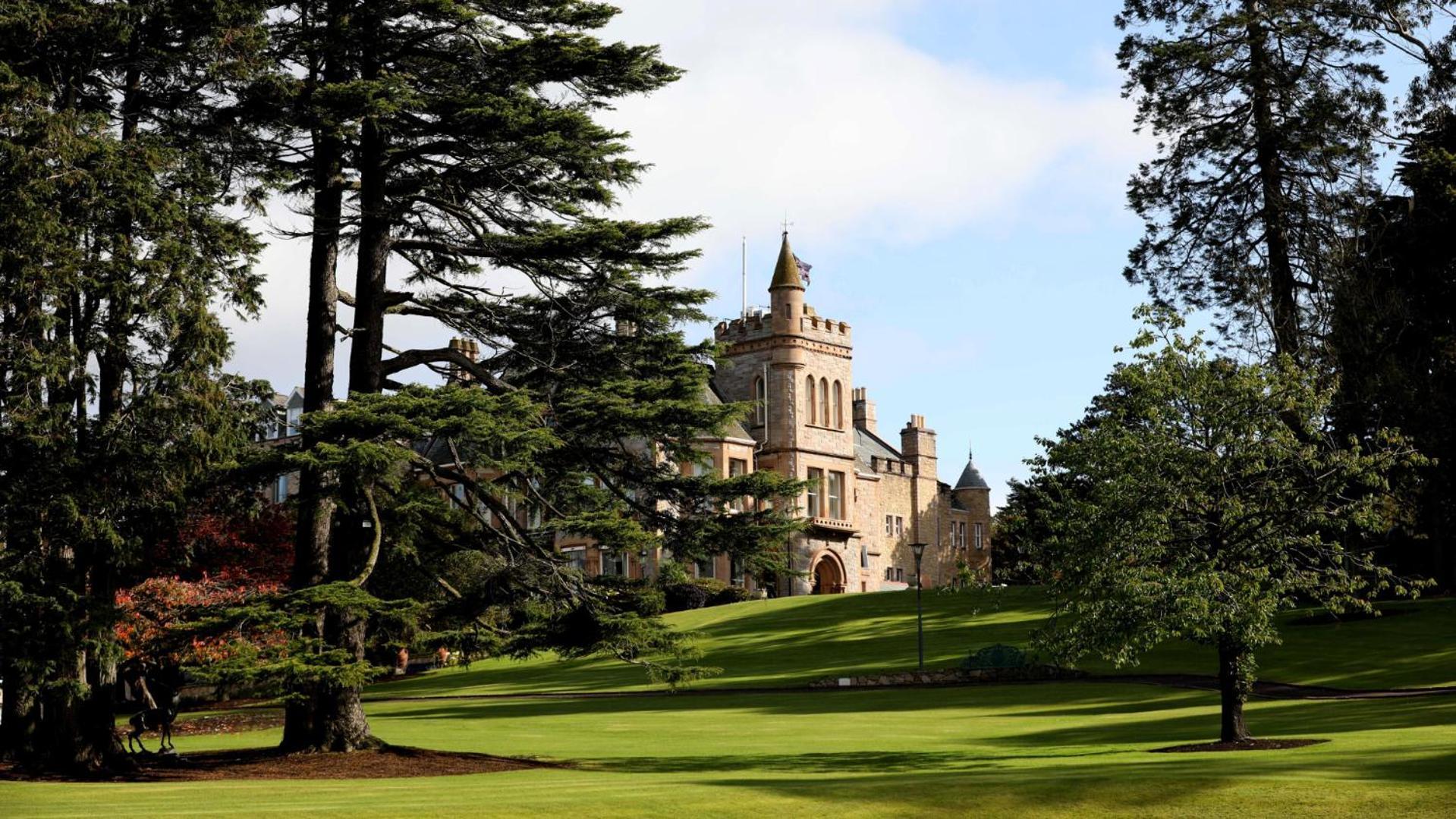 The Culloden Estate And Spa Холівуд Екстер'єр фото The main building of the university