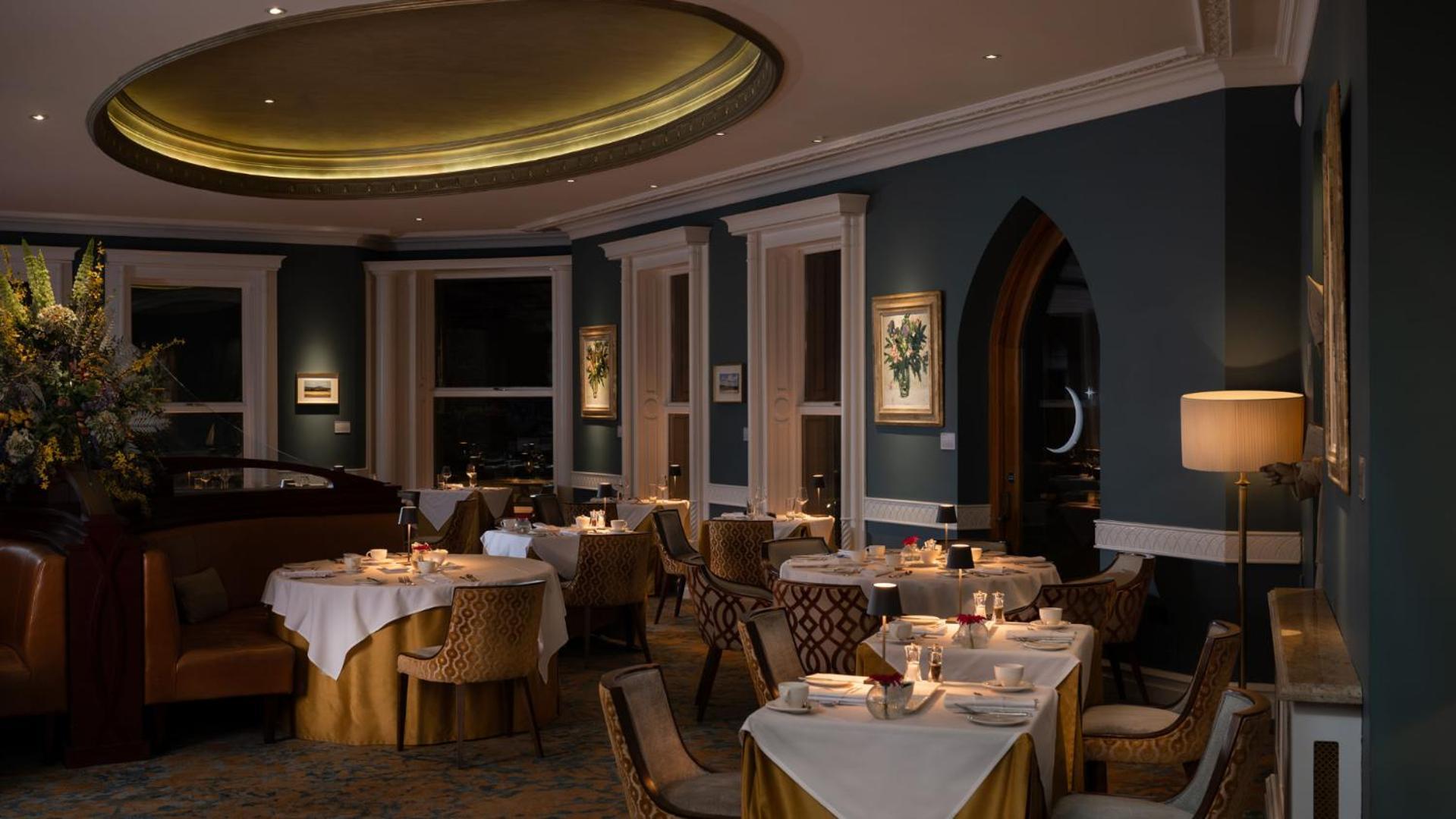The Culloden Estate And Spa Холівуд Екстер'єр фото The restaurant at the Taj Mahal Palace