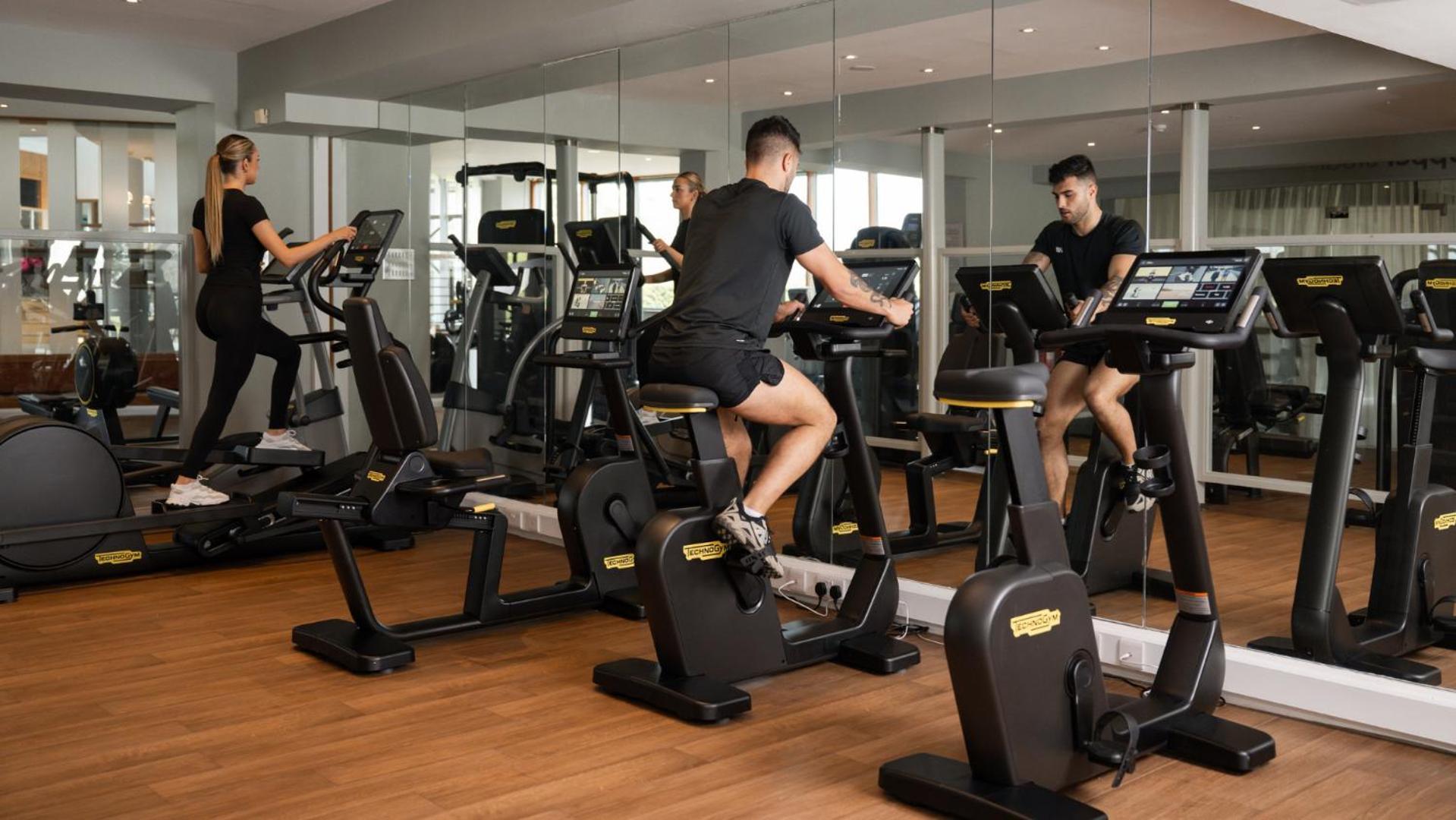 The Culloden Estate And Spa Холівуд Екстер'єр фото Technogym Excite